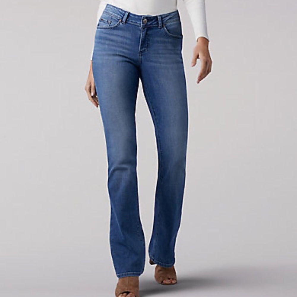 ✨3 for $20✨ lee modern series curvy fit bootcut